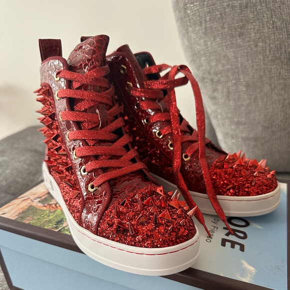 Spikes - Picture 1 of 5